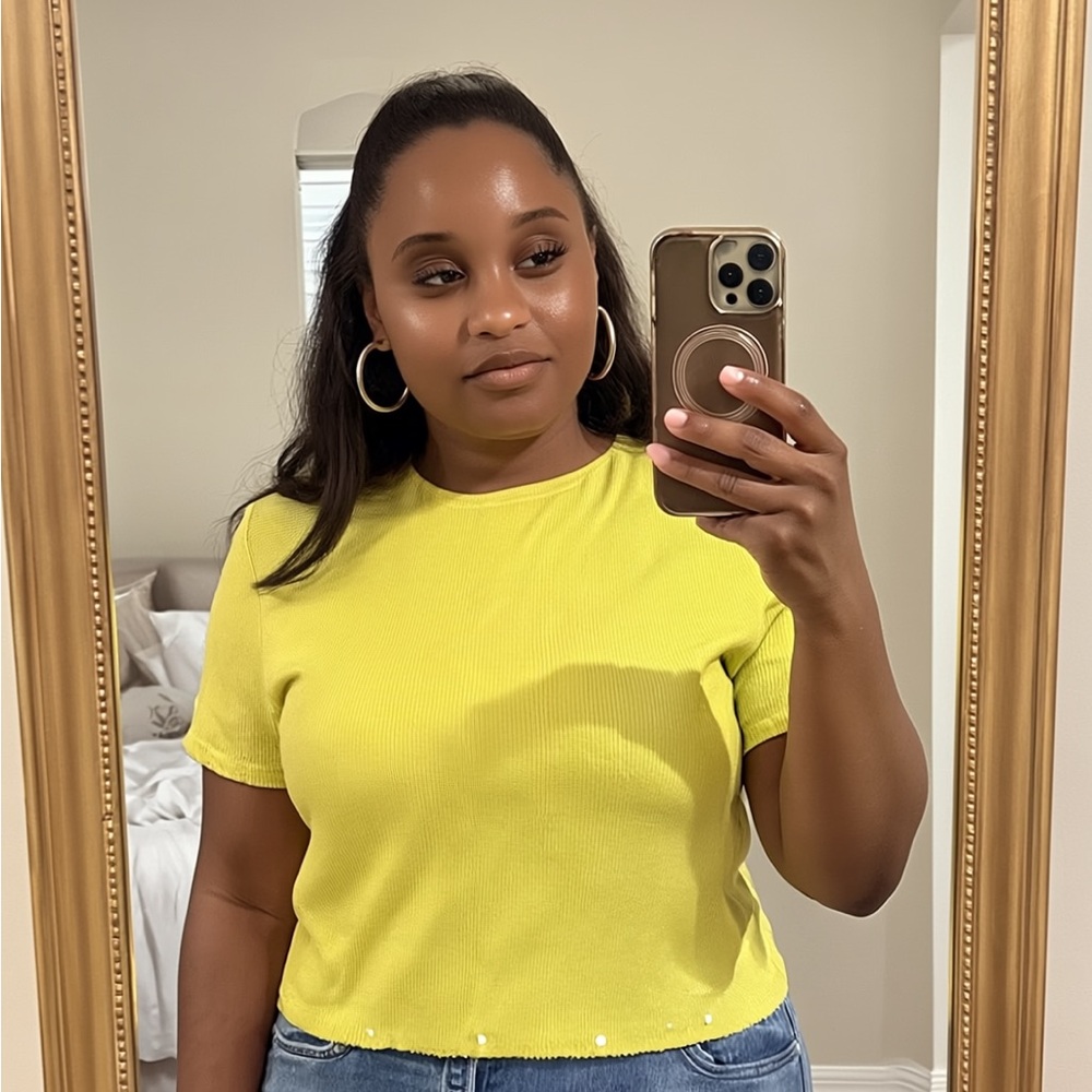 Turn heads in this Nina Parker neon lime green sequin crop top! 🌟